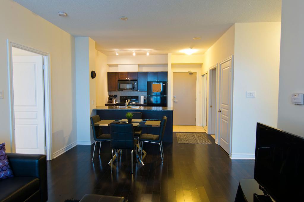 Maplewood Furnished Suites Миссиссага Экстерьер фото