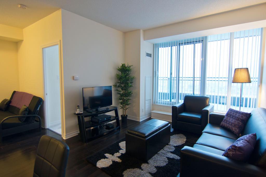 Maplewood Furnished Suites Миссиссага Экстерьер фото