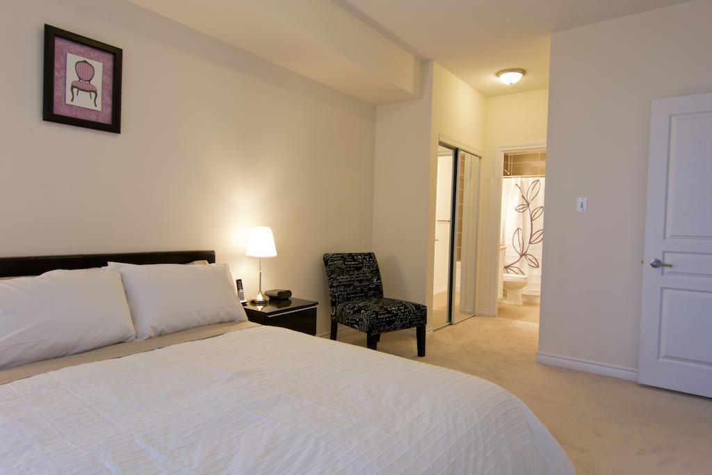 Maplewood Furnished Suites Миссиссага Экстерьер фото