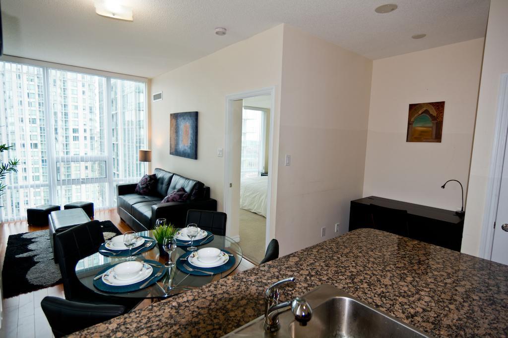 Maplewood Furnished Suites Миссиссага Экстерьер фото