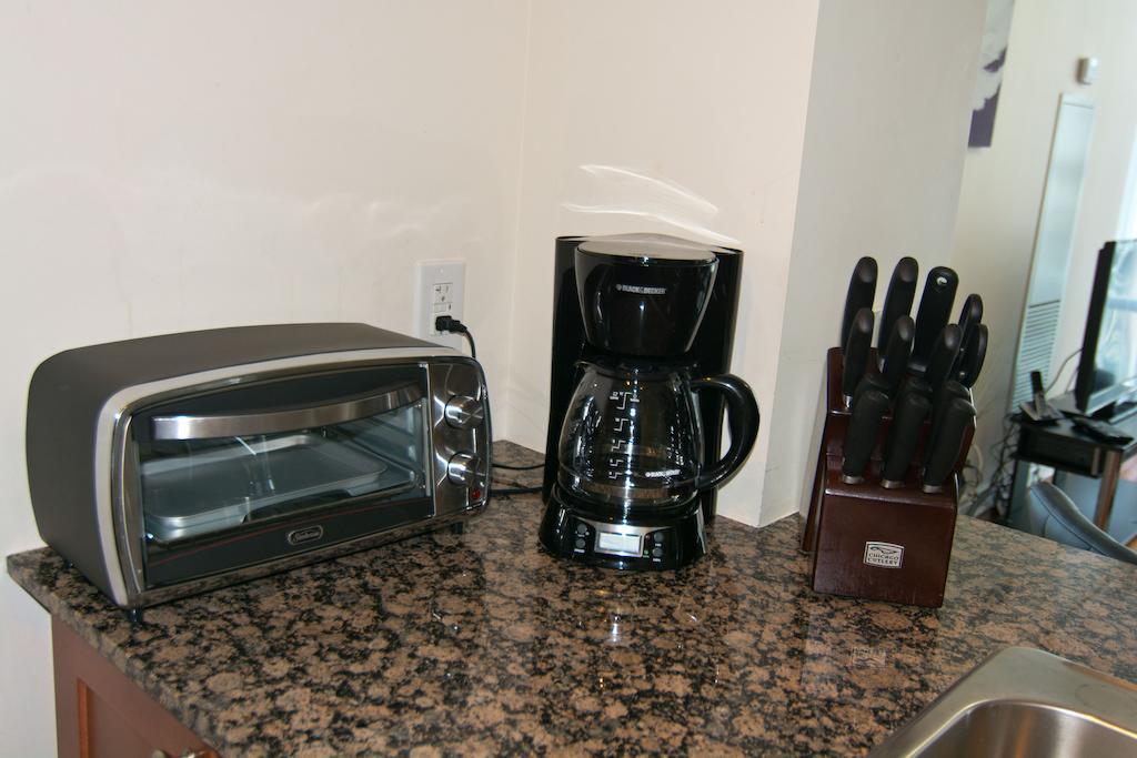 Maplewood Furnished Suites Миссиссага Экстерьер фото