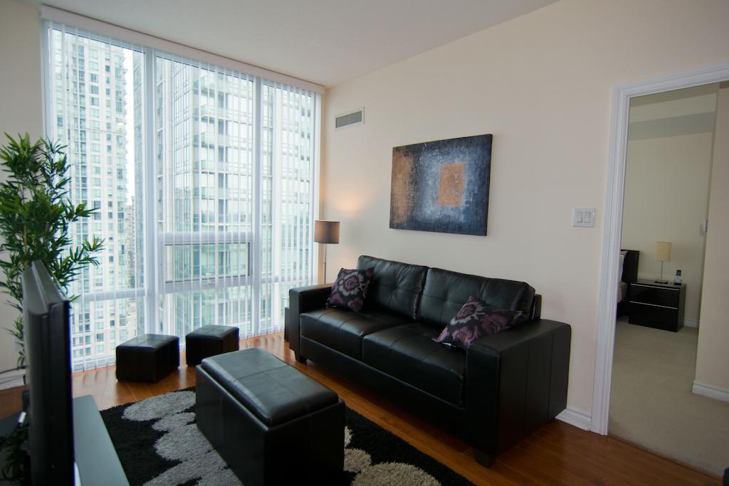 Maplewood Furnished Suites Миссиссага Экстерьер фото