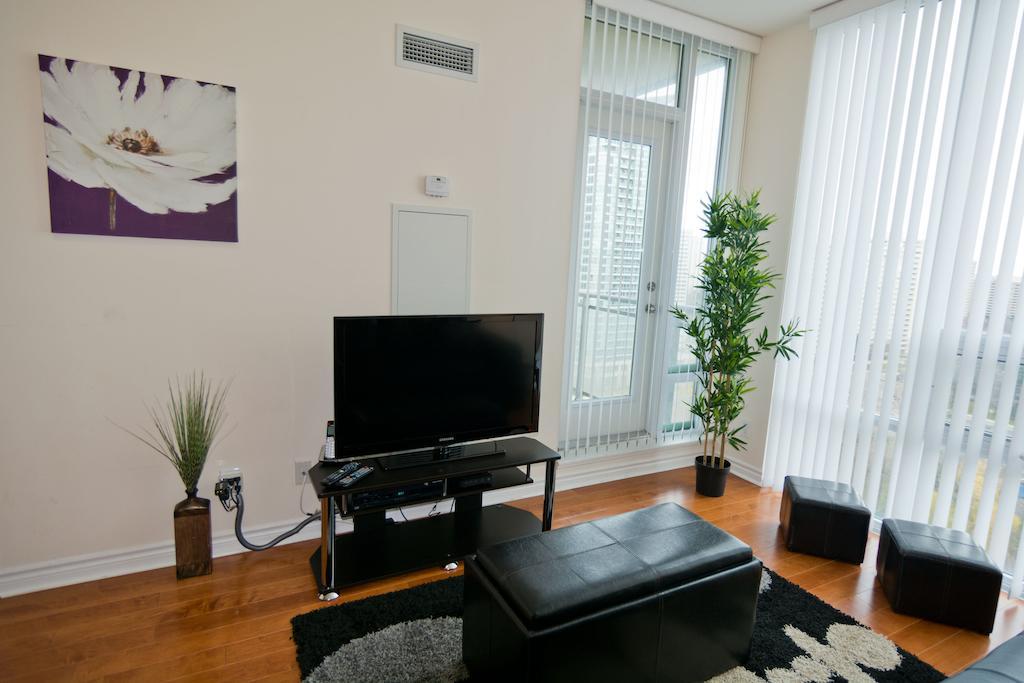 Maplewood Furnished Suites Миссиссага Экстерьер фото