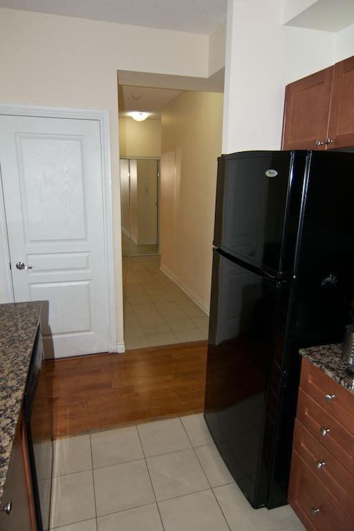Maplewood Furnished Suites Миссиссага Экстерьер фото