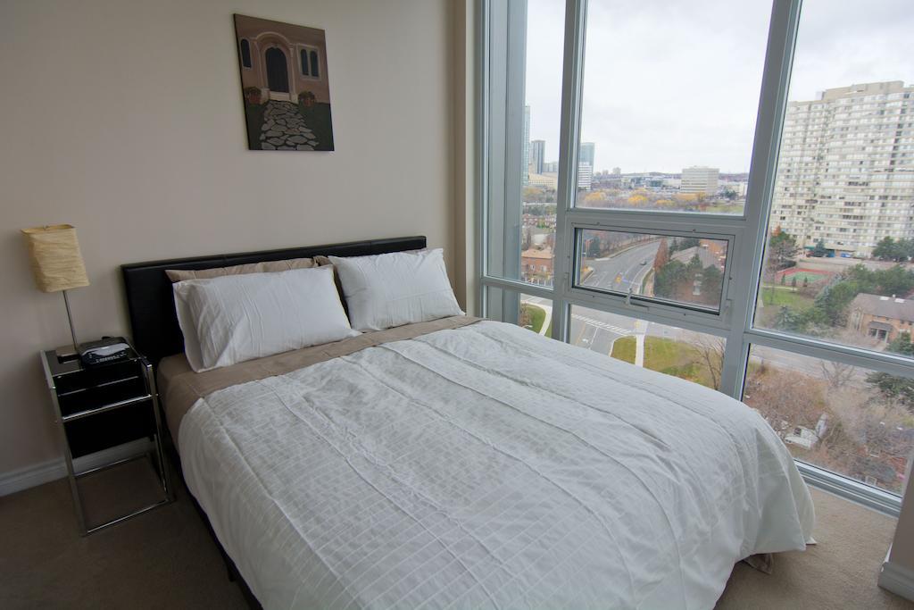 Maplewood Furnished Suites Миссиссага Экстерьер фото